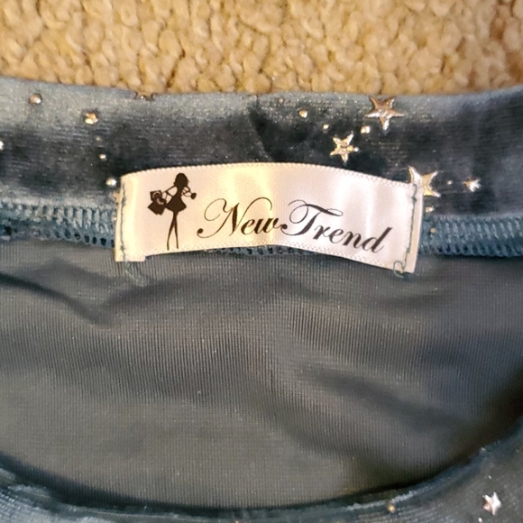 Top - Picture 2 of 4